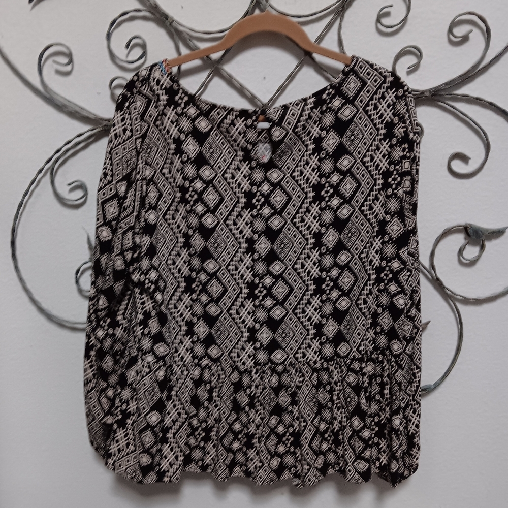 SAVANNA JANE print ruffle hem top, 2X - Picture 2 of 12